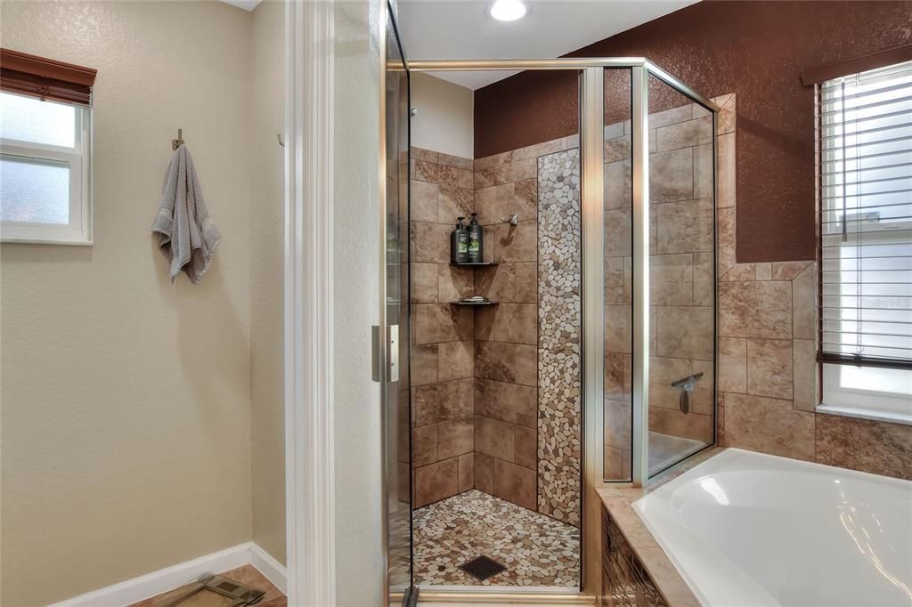 Active With Contract: $367,500 (3 beds, 2 baths, 1688 Square Feet)