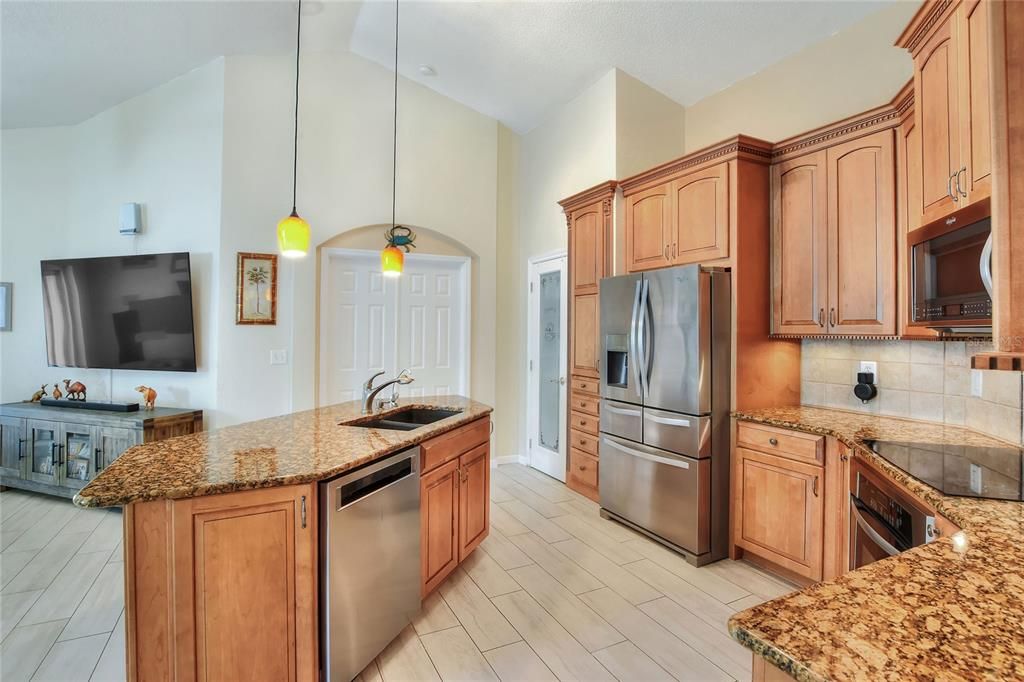 Active With Contract: $367,500 (3 beds, 2 baths, 1688 Square Feet)