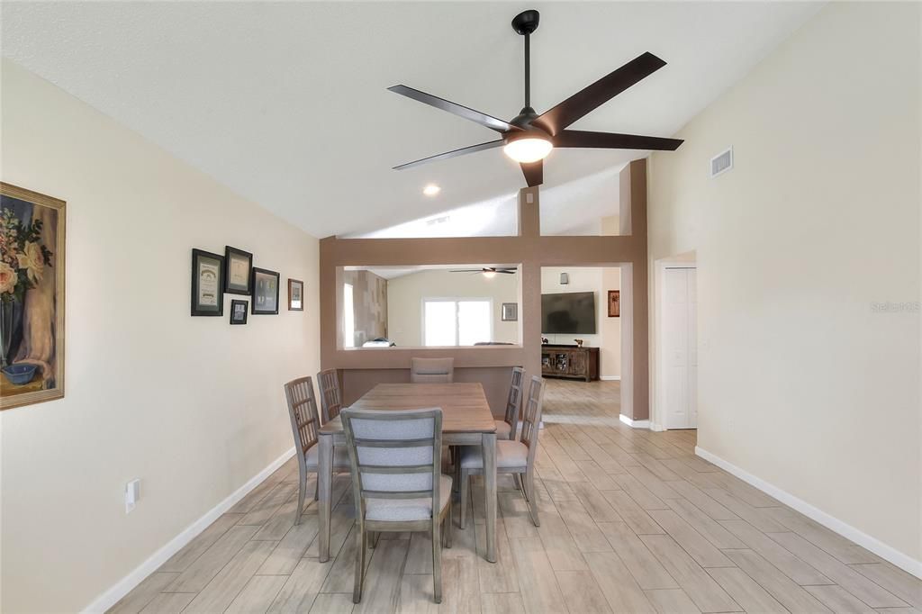 Active With Contract: $367,500 (3 beds, 2 baths, 1688 Square Feet)