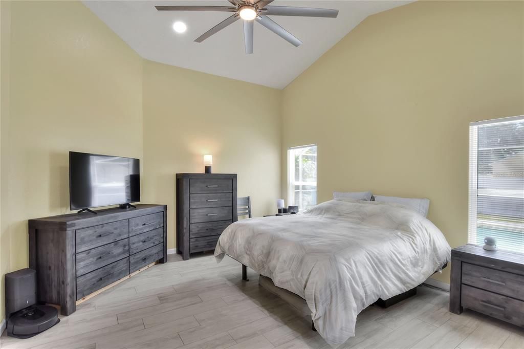 Active With Contract: $367,500 (3 beds, 2 baths, 1688 Square Feet)