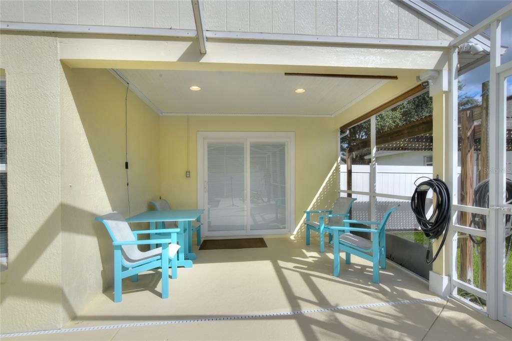 Active With Contract: $367,500 (3 beds, 2 baths, 1688 Square Feet)