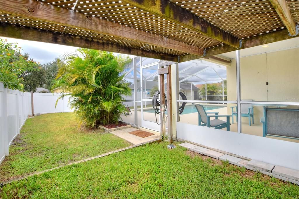 Active With Contract: $367,500 (3 beds, 2 baths, 1688 Square Feet)