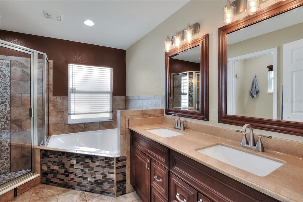 Active With Contract: $367,500 (3 beds, 2 baths, 1688 Square Feet)