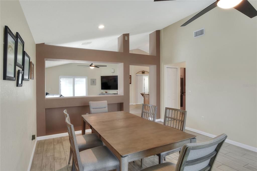 Active With Contract: $367,500 (3 beds, 2 baths, 1688 Square Feet)