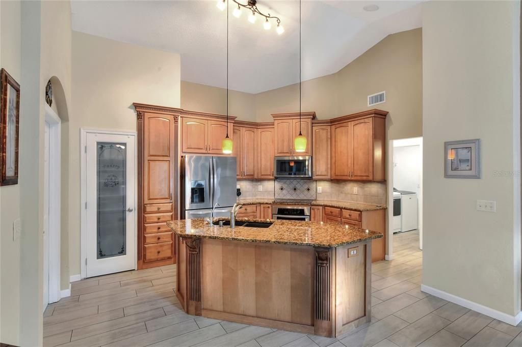 Active With Contract: $367,500 (3 beds, 2 baths, 1688 Square Feet)