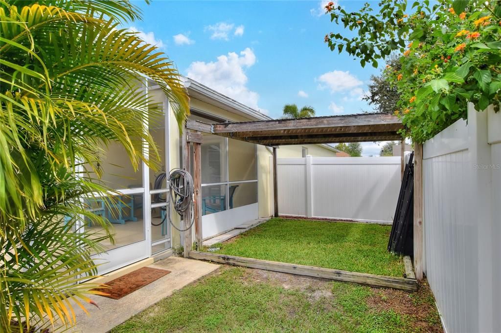 Active With Contract: $367,500 (3 beds, 2 baths, 1688 Square Feet)