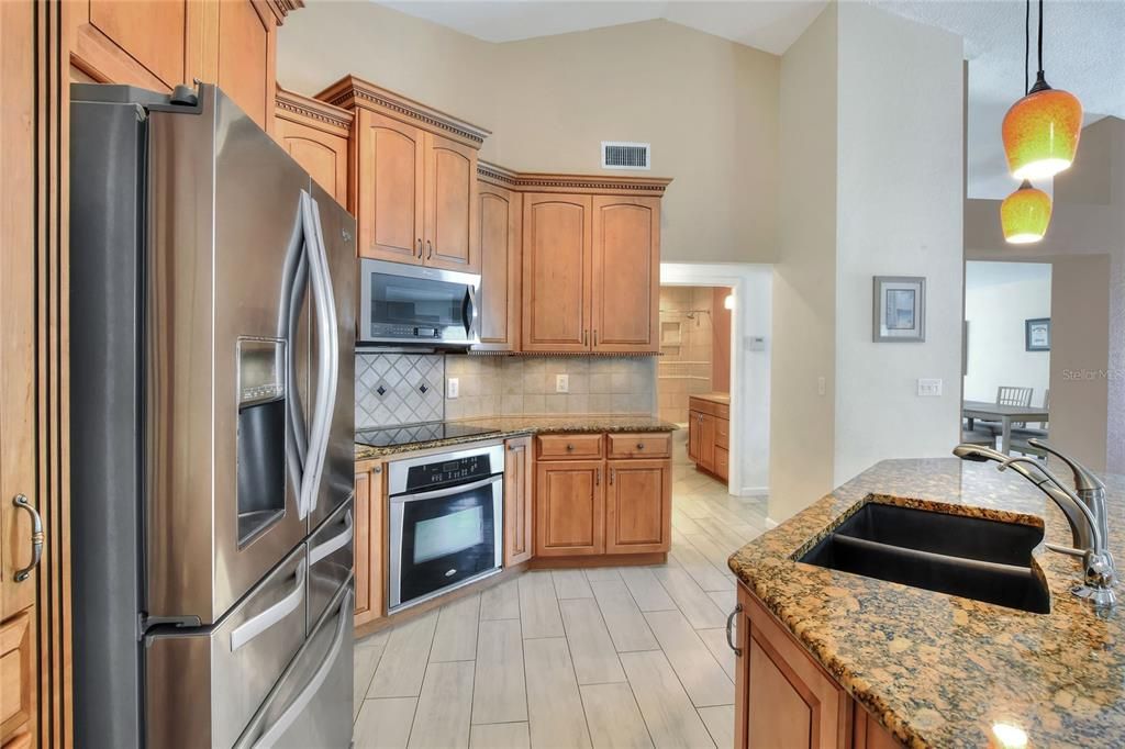 Active With Contract: $367,500 (3 beds, 2 baths, 1688 Square Feet)