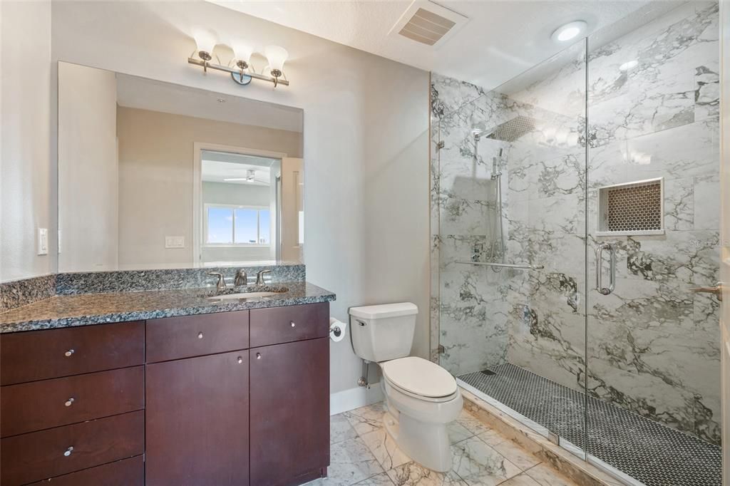 For Rent: $3,800 (2 beds, 2 baths, 2005 Square Feet)