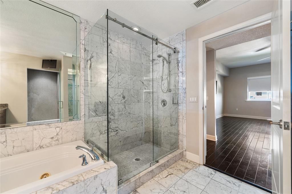 For Rent: $3,800 (2 beds, 2 baths, 2005 Square Feet)