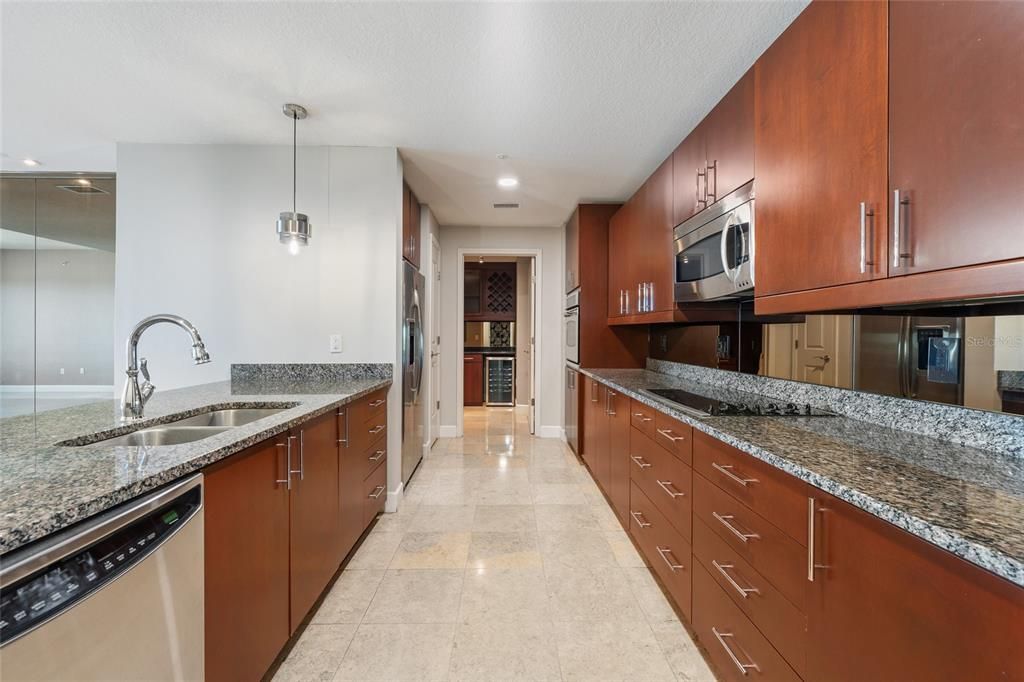 For Rent: $3,800 (2 beds, 2 baths, 2005 Square Feet)