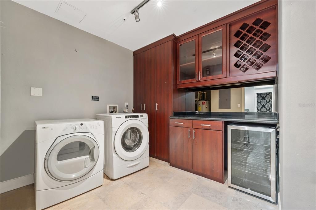 For Rent: $3,800 (2 beds, 2 baths, 2005 Square Feet)