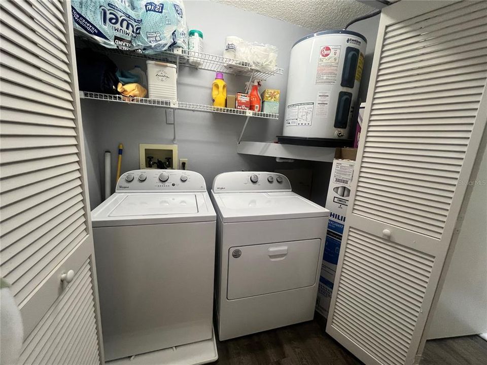 合同活跃: $143,000 (1 贝兹, 1 浴室, 825 平方英尺)