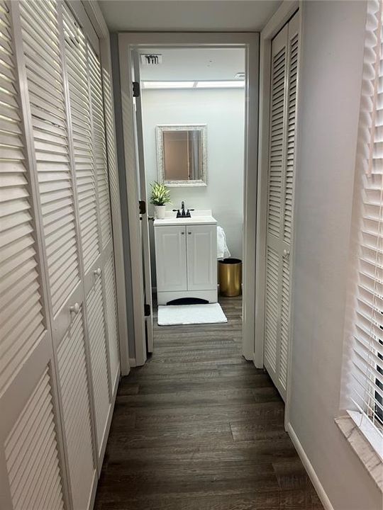 合同活跃: $143,000 (1 贝兹, 1 浴室, 825 平方英尺)