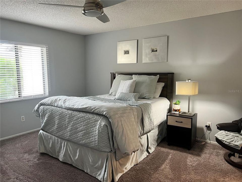 合同活跃: $143,000 (1 贝兹, 1 浴室, 825 平方英尺)