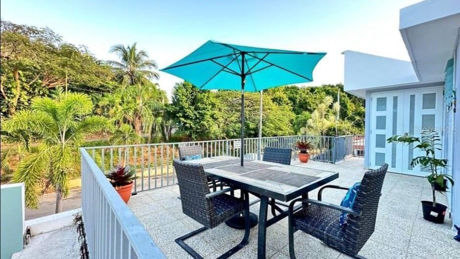 For Sale: $395,000 (5 beds, 0 baths, 1804 Square Feet)