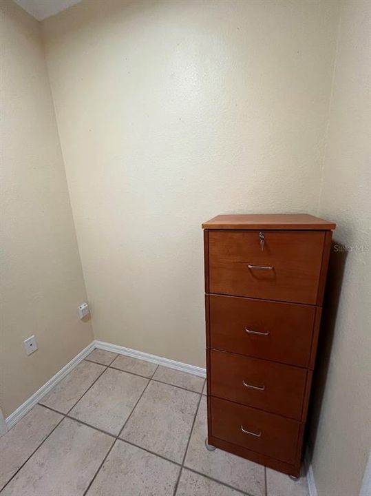 合同活跃: $299,990 (2 贝兹, 2 浴室, 1572 平方英尺)