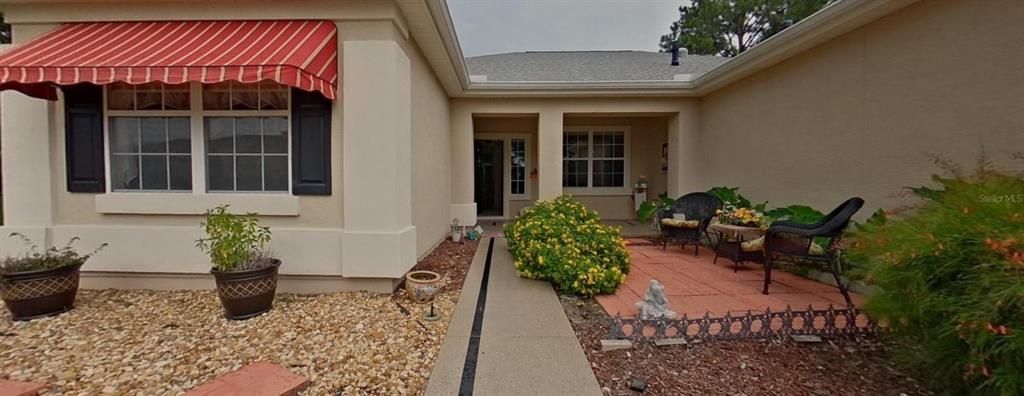 合同活跃: $299,990 (2 贝兹, 2 浴室, 1572 平方英尺)