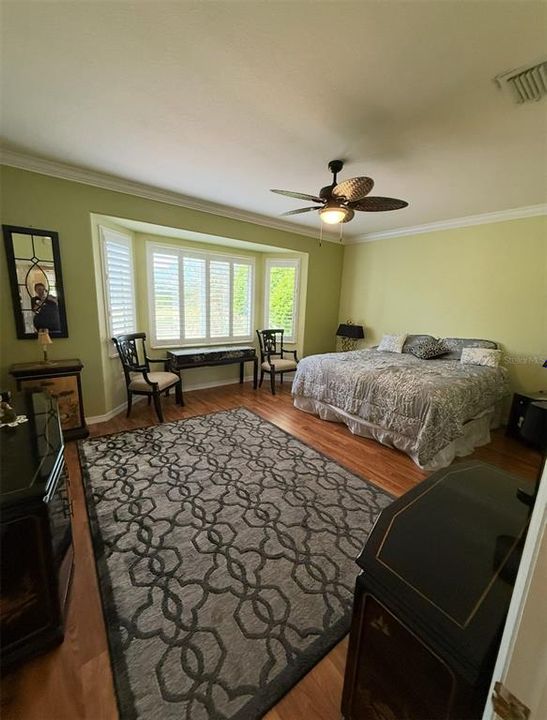 合同活跃: $299,990 (2 贝兹, 2 浴室, 1572 平方英尺)