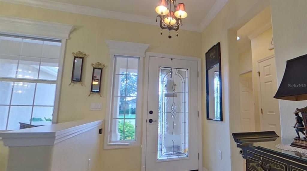 合同活跃: $299,990 (2 贝兹, 2 浴室, 1572 平方英尺)