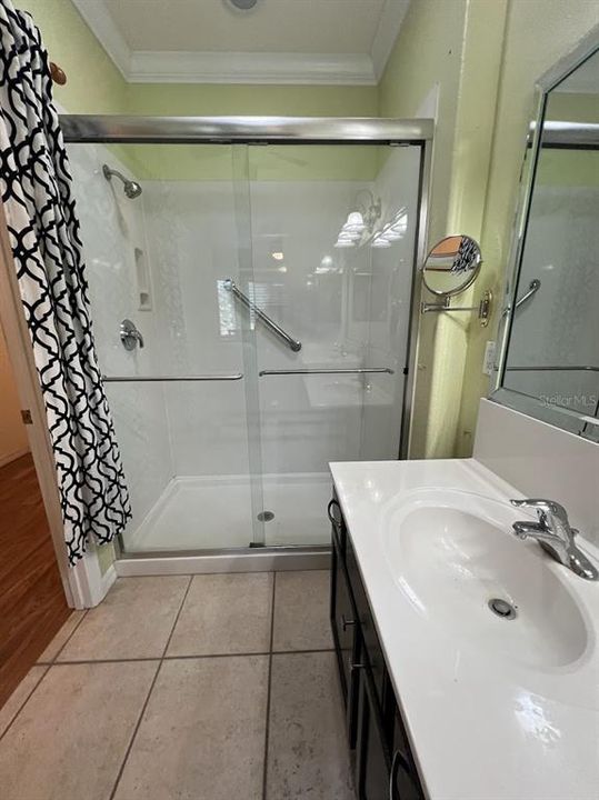 合同活跃: $299,990 (2 贝兹, 2 浴室, 1572 平方英尺)