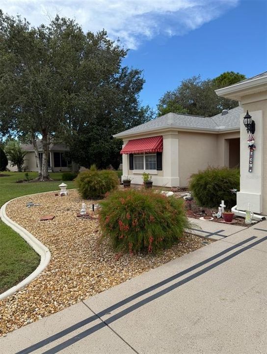 合同活跃: $299,990 (2 贝兹, 2 浴室, 1572 平方英尺)