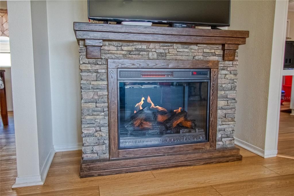 На продажу: $259,900 (3 спален, 2 ванн, 1818 Квадратных фут)