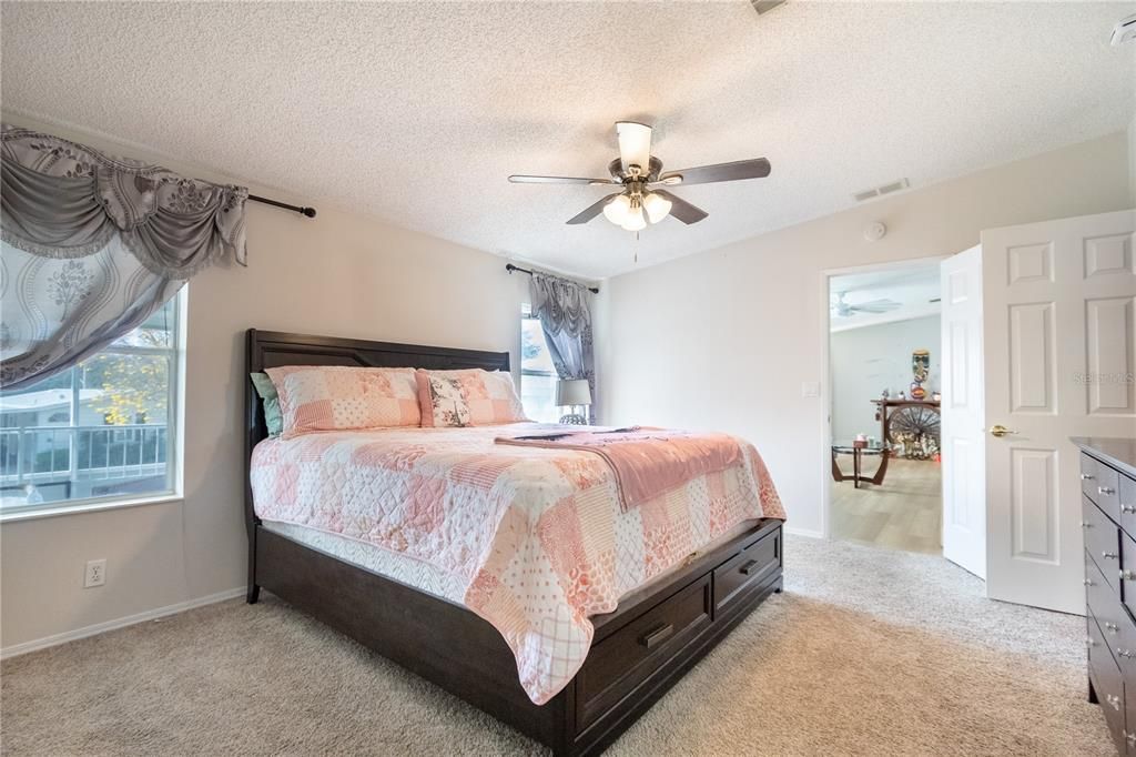 На продажу: $259,900 (3 спален, 2 ванн, 1818 Квадратных фут)