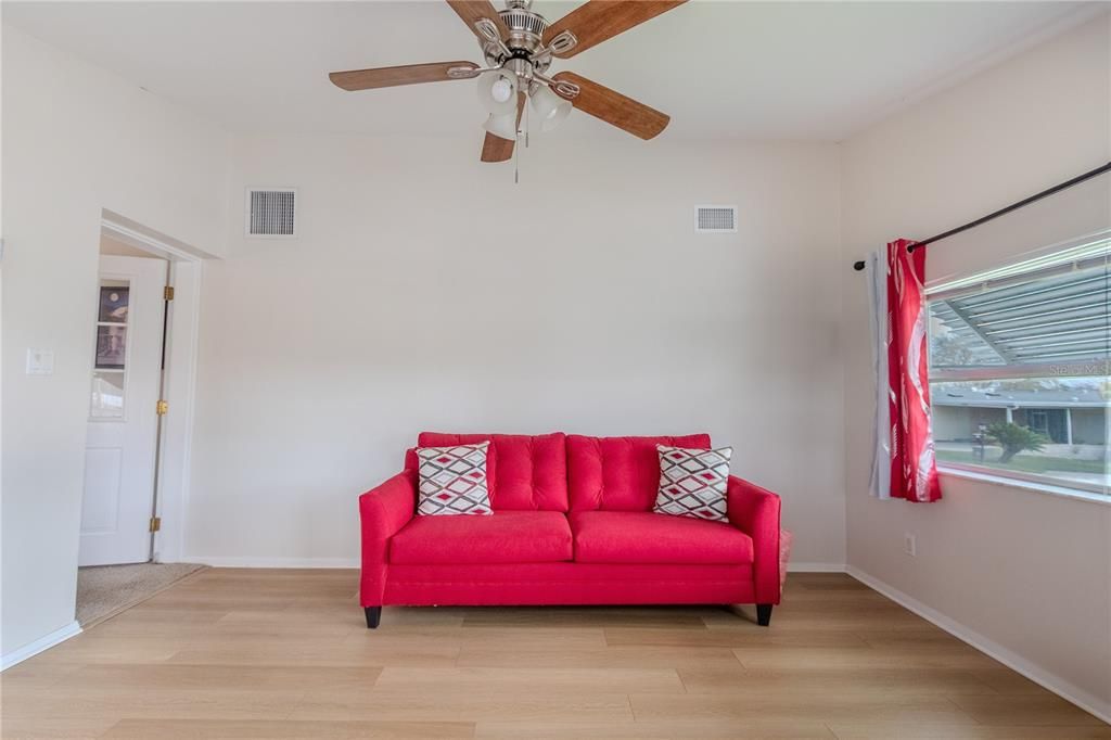 На продажу: $259,900 (3 спален, 2 ванн, 1818 Квадратных фут)