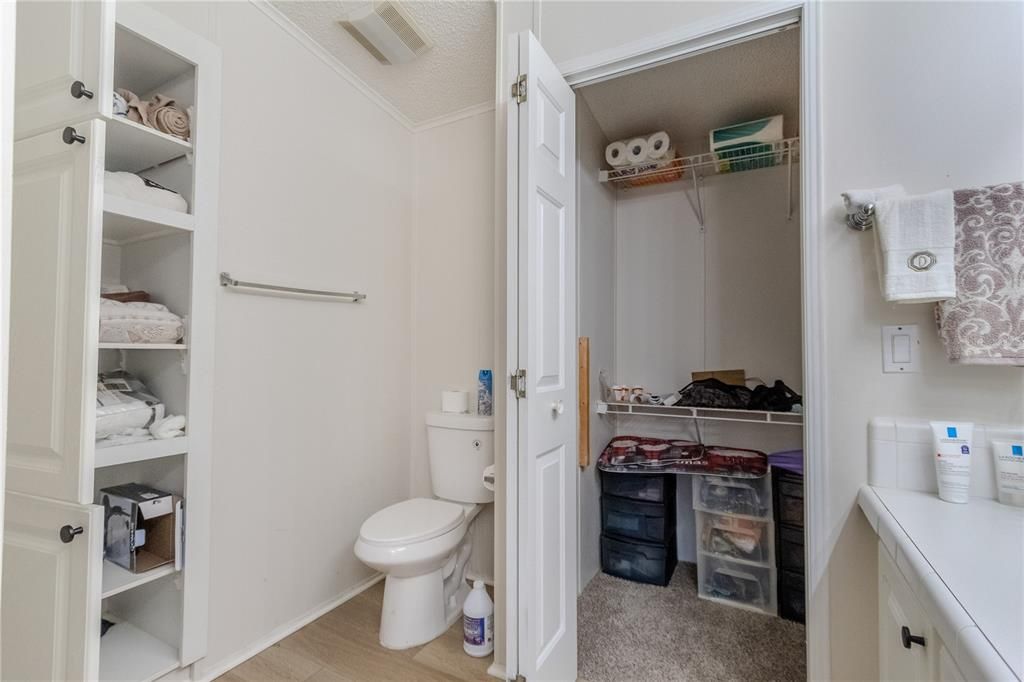 На продажу: $259,900 (3 спален, 2 ванн, 1818 Квадратных фут)