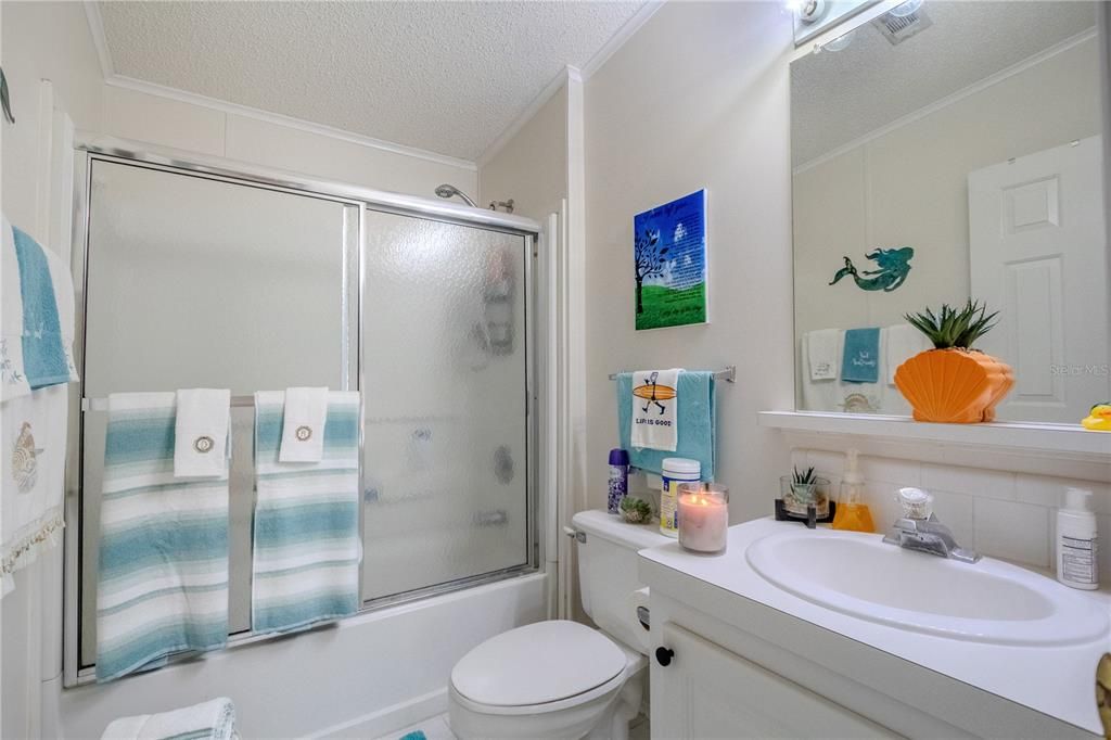 На продажу: $259,900 (3 спален, 2 ванн, 1818 Квадратных фут)