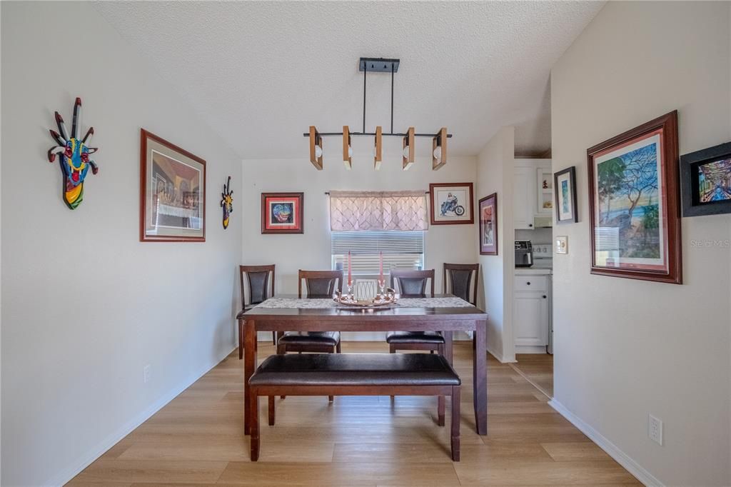 На продажу: $259,900 (3 спален, 2 ванн, 1818 Квадратных фут)