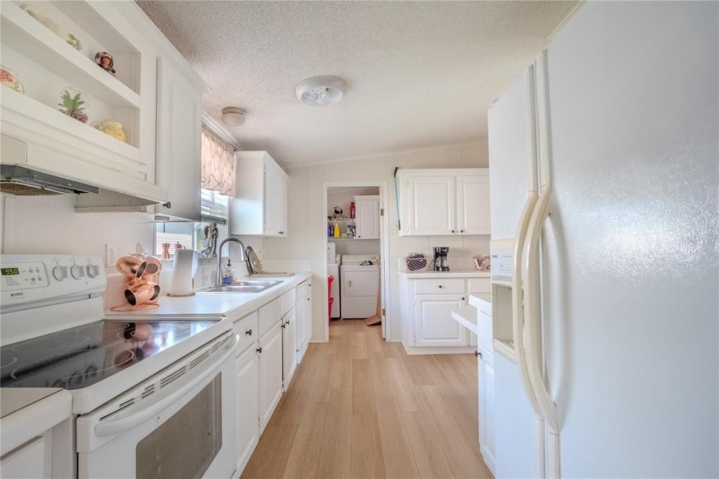 На продажу: $259,900 (3 спален, 2 ванн, 1818 Квадратных фут)