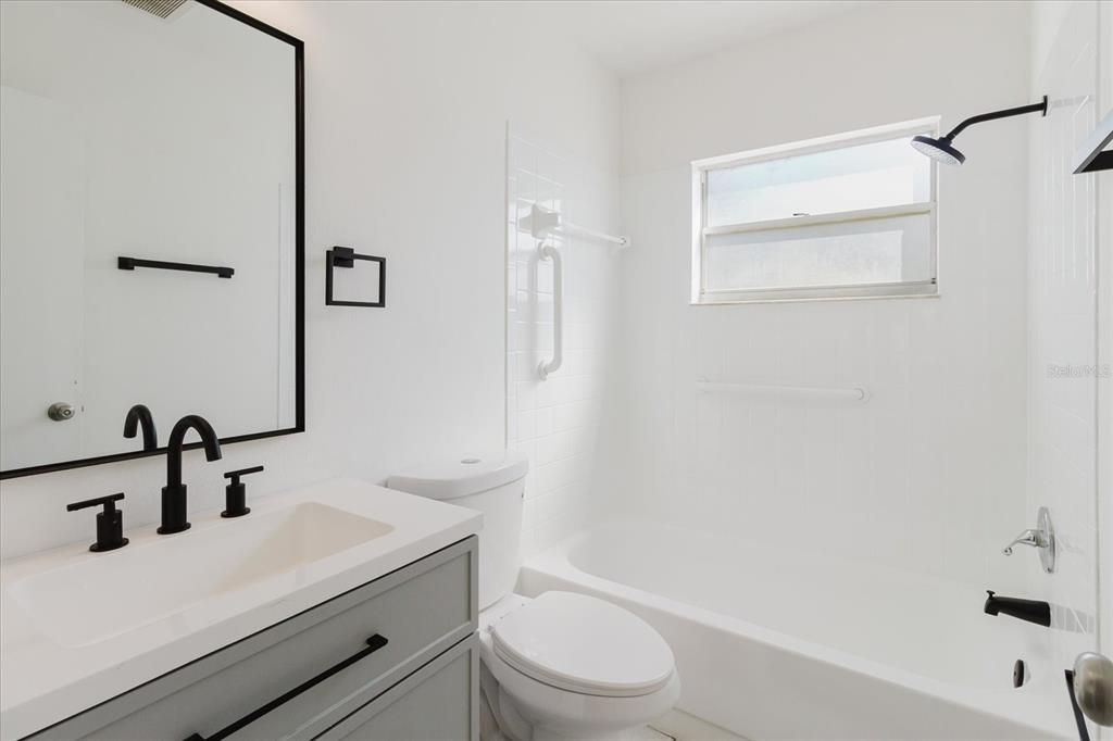 Activo con contrato: $449,999 (3 camas, 2 baños, 1790 Pies cuadrados)