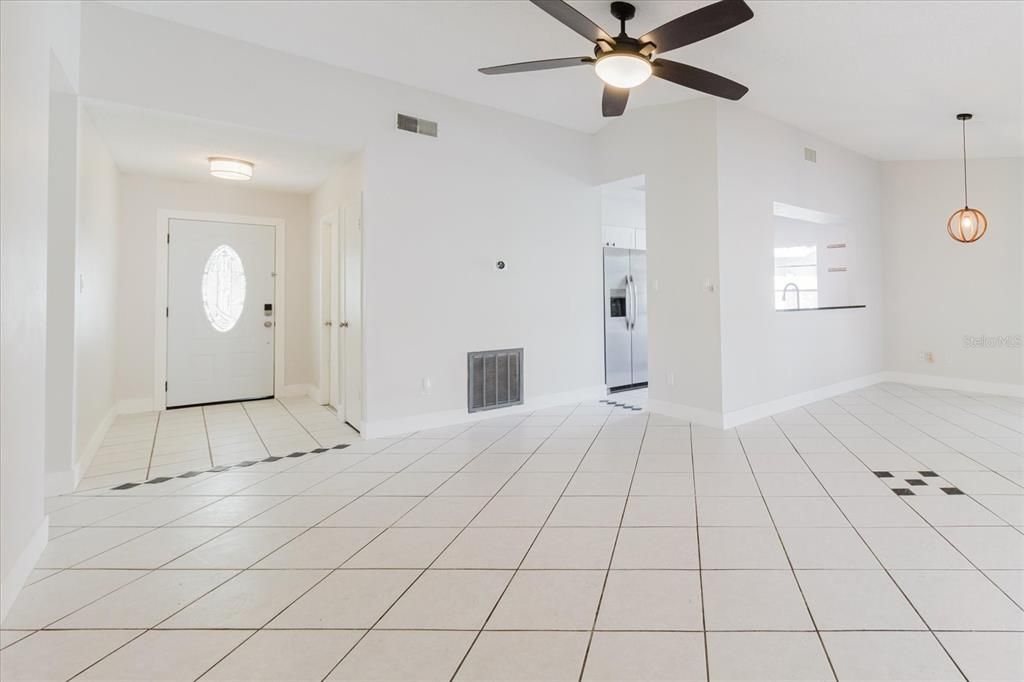 Activo con contrato: $449,999 (3 camas, 2 baños, 1790 Pies cuadrados)