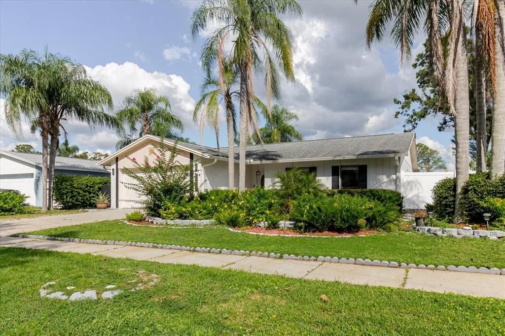 Activo con contrato: $449,999 (3 camas, 2 baños, 1790 Pies cuadrados)