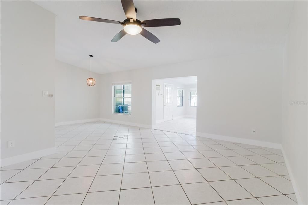 Activo con contrato: $449,999 (3 camas, 2 baños, 1790 Pies cuadrados)