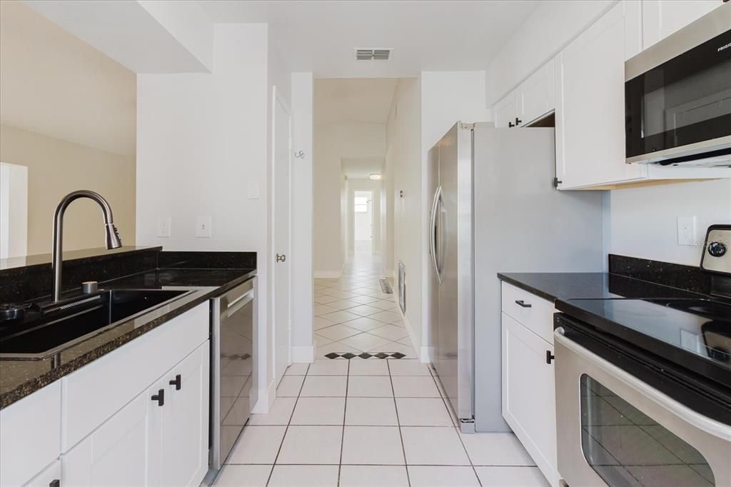 Activo con contrato: $449,999 (3 camas, 2 baños, 1790 Pies cuadrados)