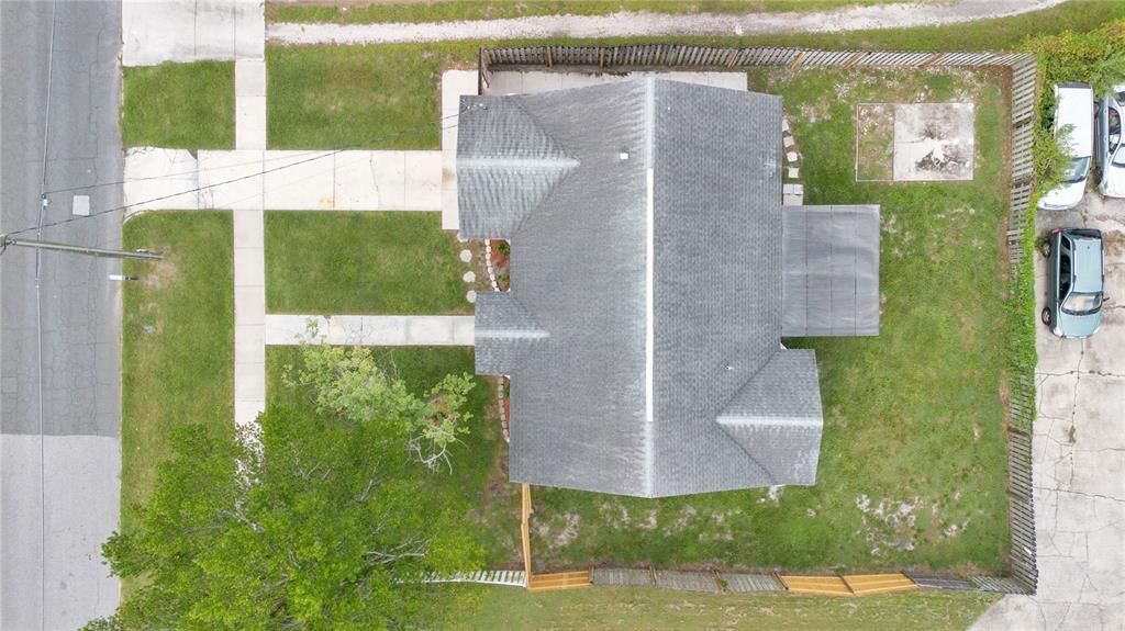 Active With Contract: $225,000 (2 beds, 1 baths, 889 Square Feet)