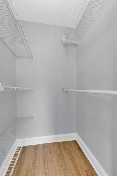 Active With Contract: $225,000 (2 beds, 1 baths, 889 Square Feet)