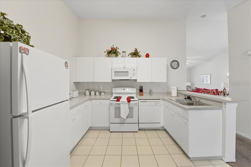 Active With Contract: $215,000 (3 beds, 2 baths, 1222 Square Feet)