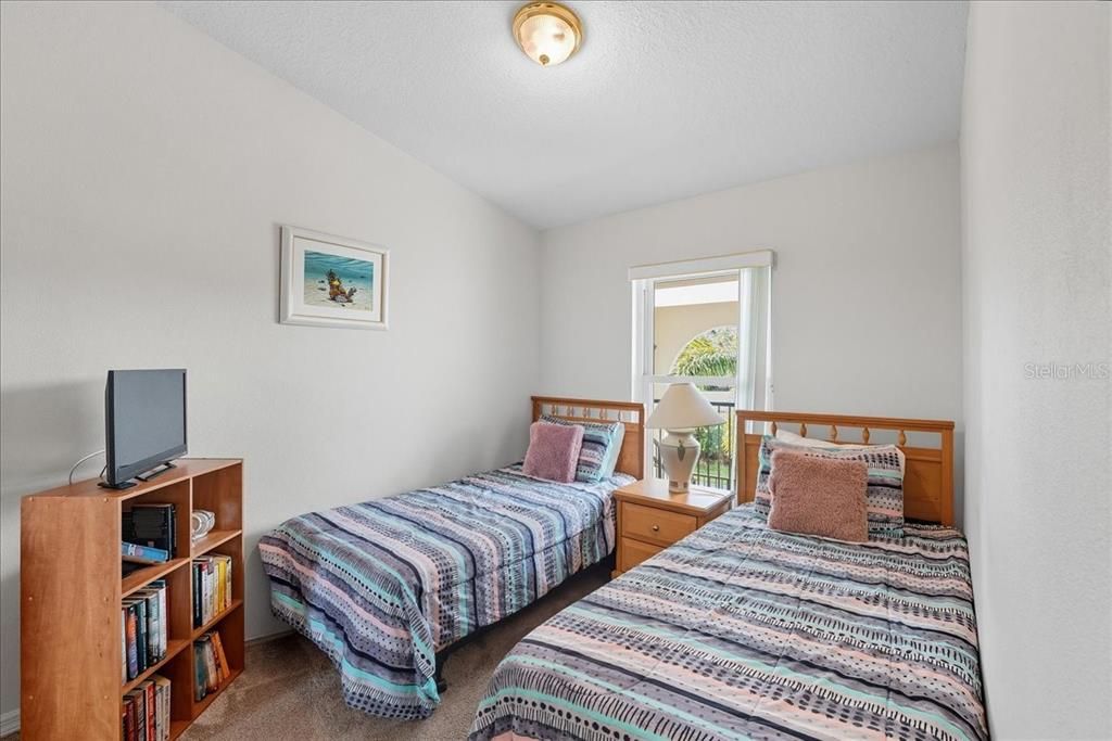 Active With Contract: $215,000 (3 beds, 2 baths, 1222 Square Feet)