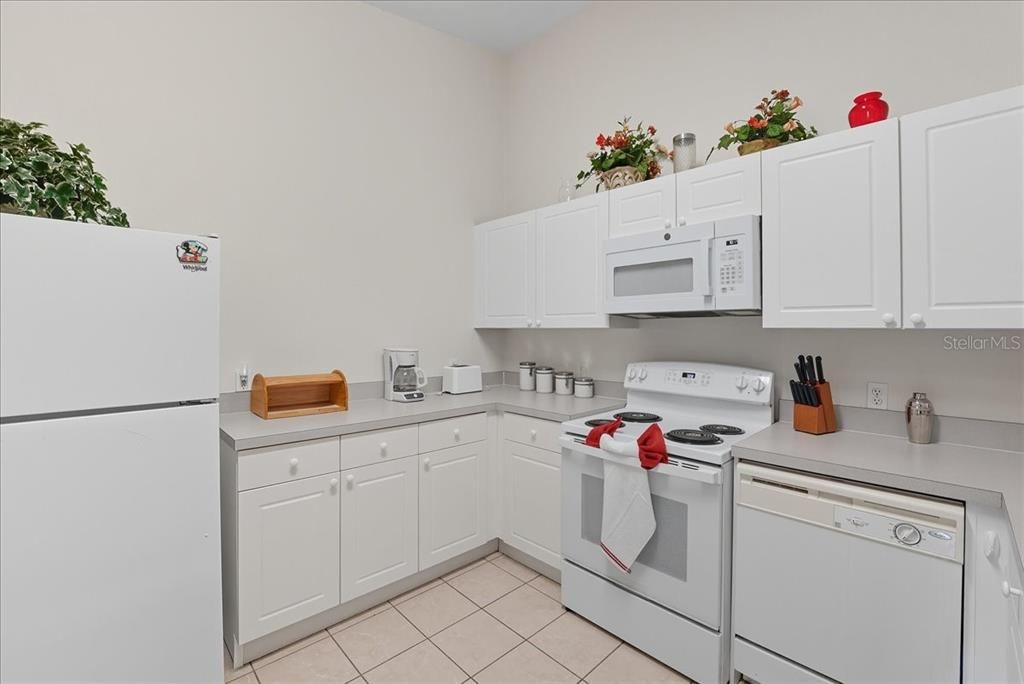 Active With Contract: $215,000 (3 beds, 2 baths, 1222 Square Feet)