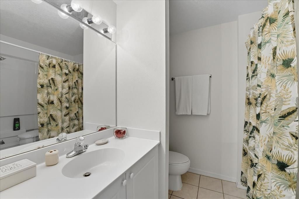 Active With Contract: $215,000 (3 beds, 2 baths, 1222 Square Feet)