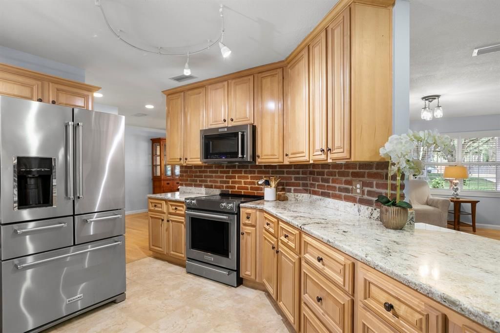 For Sale: $790,000 (4 beds, 2 baths, 2286 Square Feet)