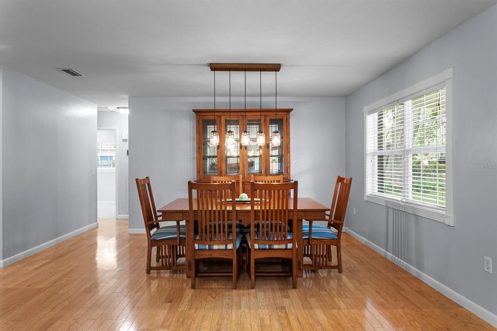 For Sale: $790,000 (4 beds, 2 baths, 2286 Square Feet)