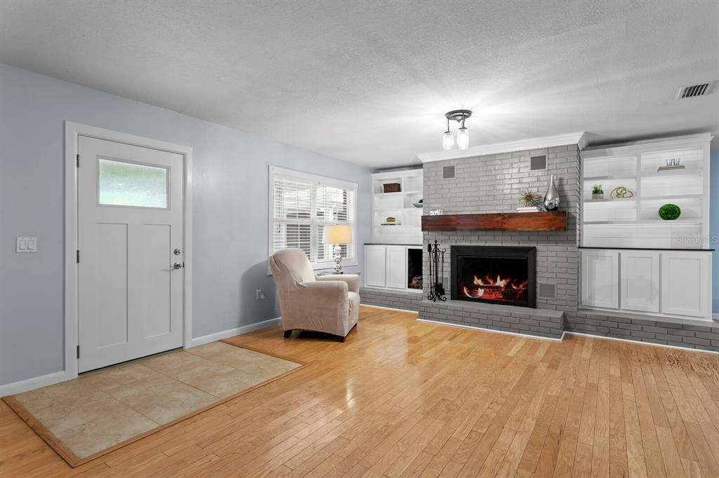 For Sale: $790,000 (4 beds, 2 baths, 2286 Square Feet)