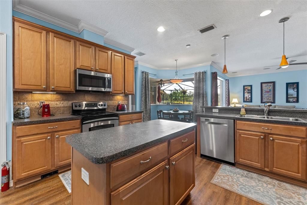 На продажу: $699,000 (5 спален, 4 ванн, 3139 Квадратных фут)