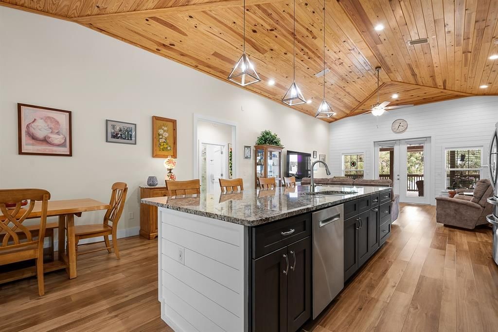 На продажу: $899,000 (3 спален, 2 ванн, 2196 Квадратных фут)