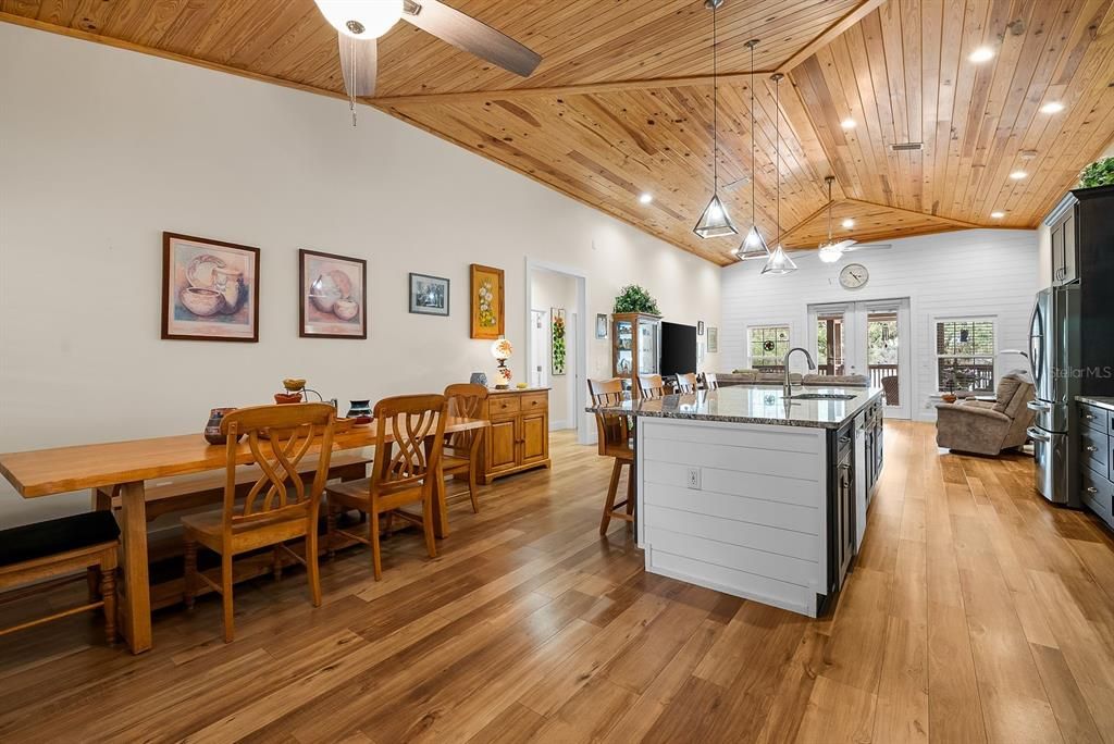 На продажу: $899,000 (3 спален, 2 ванн, 2196 Квадратных фут)