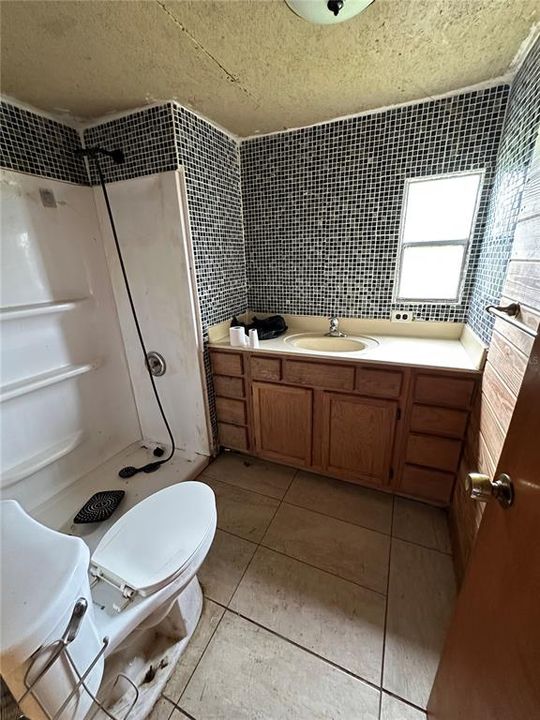 For Sale: $200,000 (4 beds, 2 baths, 840 Square Feet)